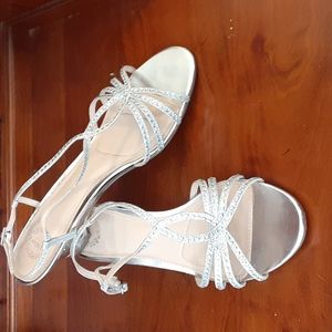 I Miller Womens Formal Wedding shoes, Silver with Stones. Size 10.